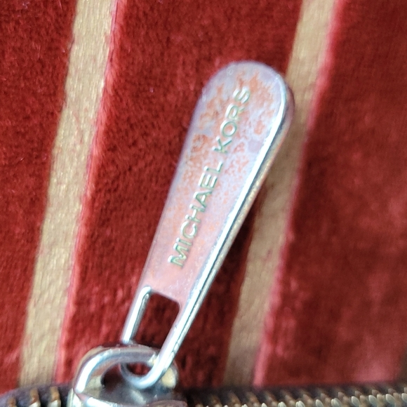 Michael Kors Signature Wallet - Picture 6 of 16